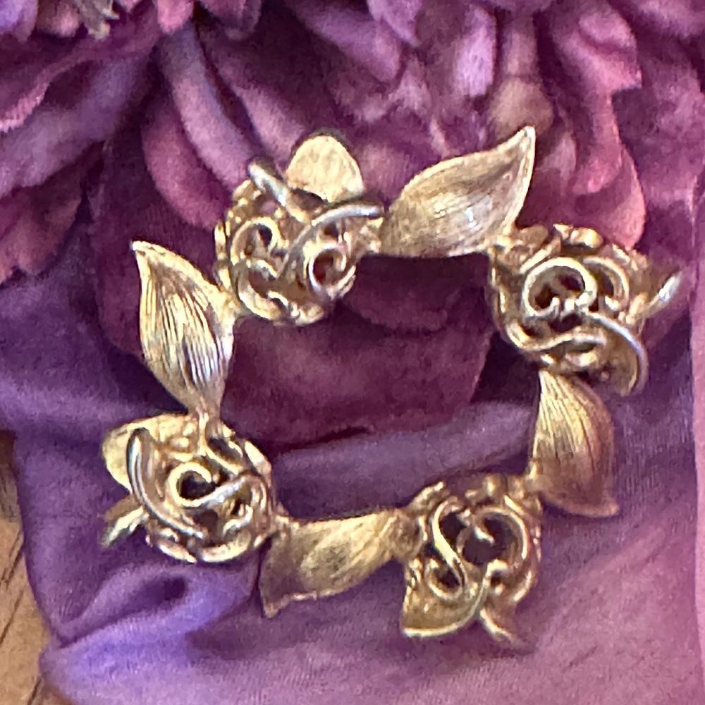 Vintage Sarah Coventry Gold-tone Flower Garland Brooch